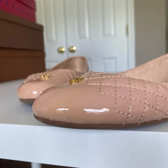 Good condition Tory Burch Kent Quilted Ballet Flat in Nude Patent 7.5 - Picture 4 of 7